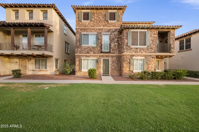 MLS: 6897682 Condo For Sale