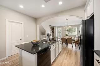 Photo #6: 6897682 Listing 