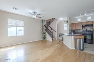 Photo #5: 6897798 Listing