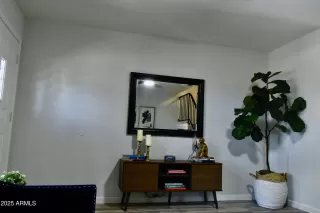 Photo #5: 6897888 Listing