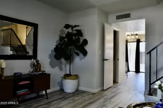 Photo #6: 6897888 Listing