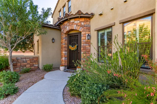 MLS: 6898056 Condo For Sale