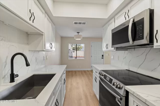 MLS: 6898429 Condo For Sale