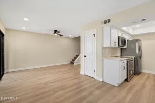 Photo #4: 6898429 Listing