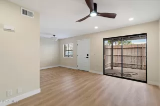 Photo #6: 6898429 Listing