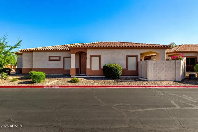 MLS: 6898752 Condo For Sale