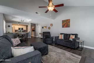 Photo #5: 6898929 Listing