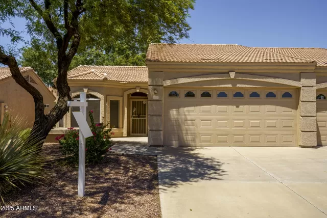 MLS: 6899027 Condo For Sale