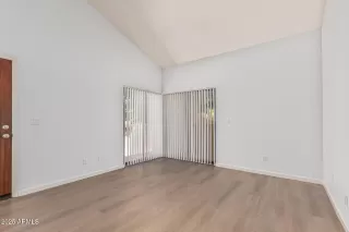 Photo #6: 6899070 Listing