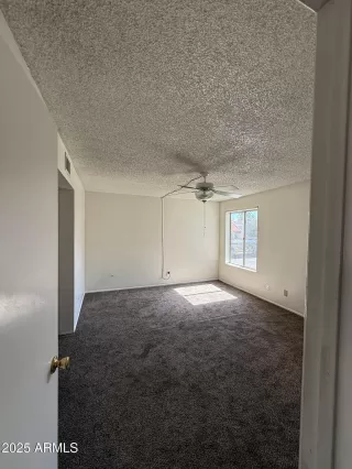 Photo #5: 6899123 Listing