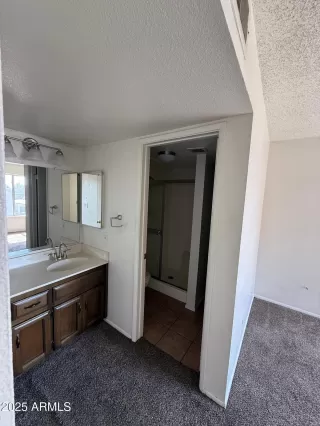 Photo #6: 6899123 Listing