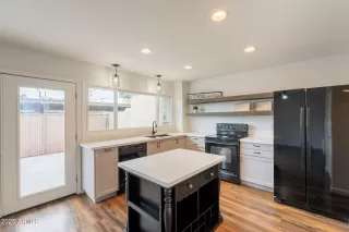 Photo #3: 6899419 Listing 