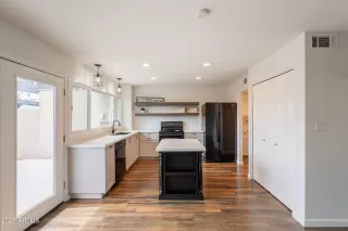 Photo #4: 6899419 Listing 