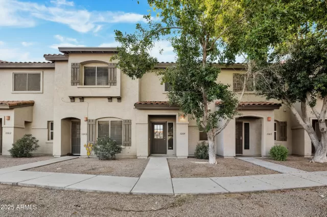 MLS: 6899638 Condo For Sale