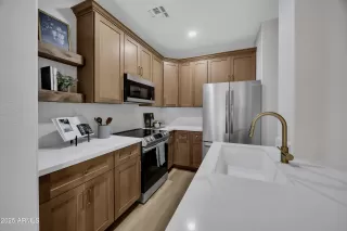 Photo #6: 6899638 Listing