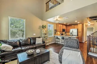 Photo #5: 6899666 Listing