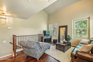 Photo #6: 6899666 Listing