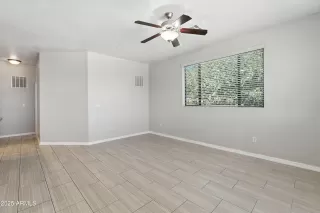 Photo #4: 6899742 Listing