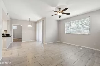 Photo #5: 6899749 Listing