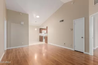 Photo #4: 6899801 Listing 