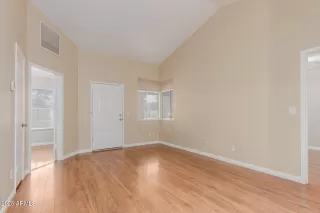 Photo #5: 6899801 Listing 