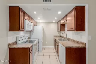 Photo #6: 6899801 Listing 