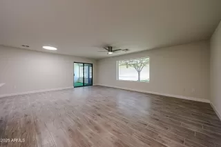 Photo #5: 6900039 Listing 