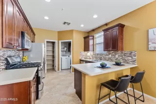 Photo #5: 6900646 Listing