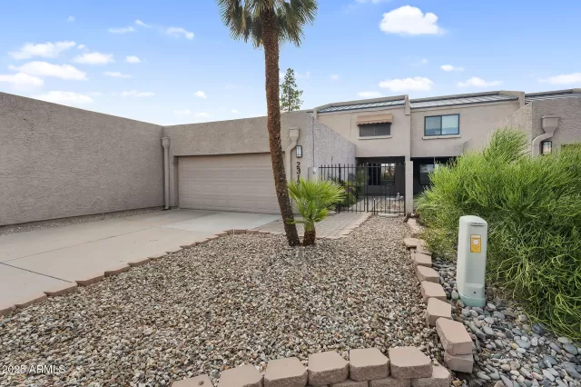 MLS: 6900679 Condo For Sale