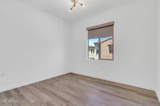 Photo #5: 6901800 Listing 