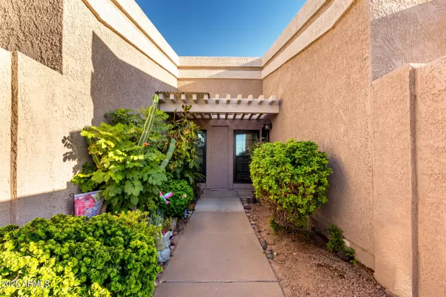 MLS: 6902155 Condo For Sale