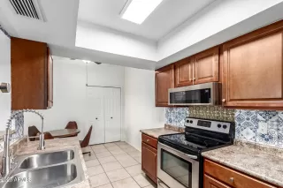 Photo #3: 6902155 Listing