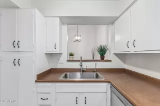 Photo #6: 6902187 Listing 