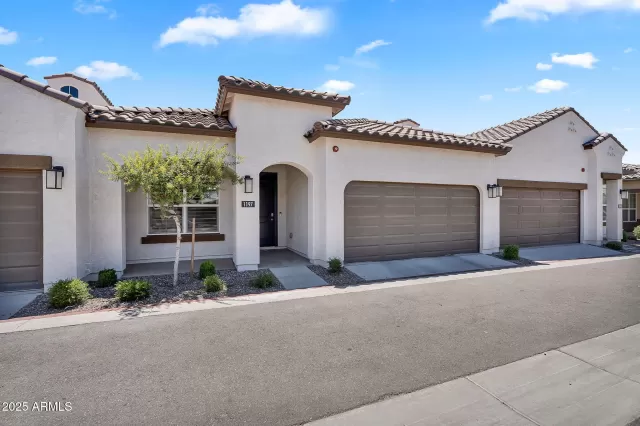 MLS: 6902311 Condo For Sale