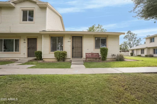 MLS: 6902327 Condo For Sale