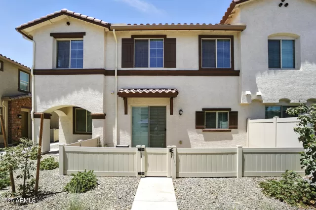 MLS: 6902532 Condo For Sale