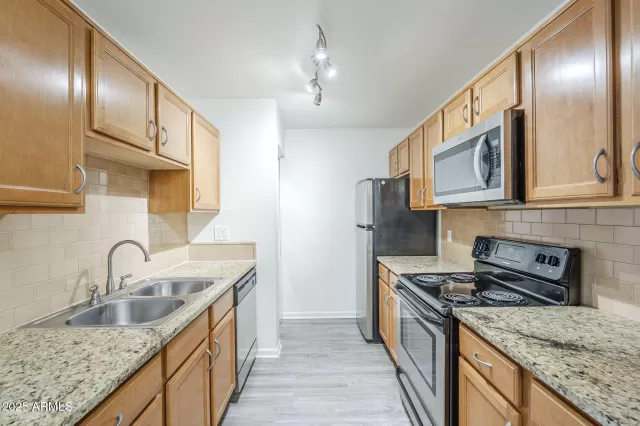 MLS: 6902553 Condo For Sale