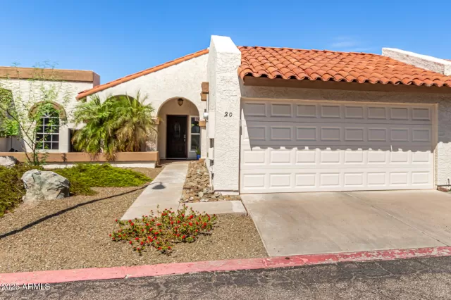 MLS: 6902668 Condo For Sale