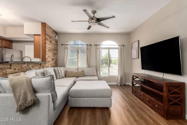 MLS: 6902692 Condo For Sale