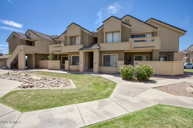 MLS: 6903307 Condo For Sale