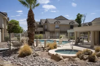 Photo #5: 6903307 Listing