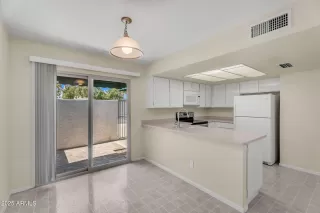 Photo #5: 6903822 Listing