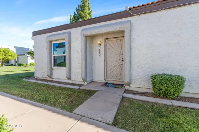 MLS: 6903960 Condo For Sale