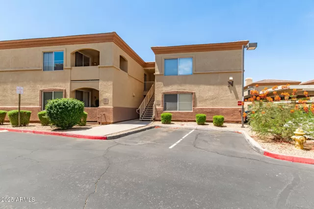 MLS: 6904176 Condo For Sale