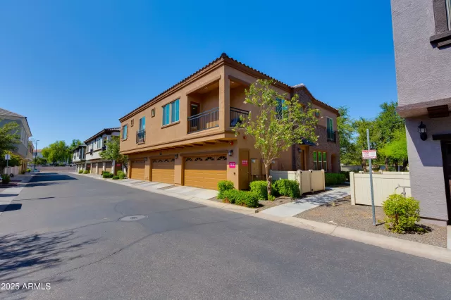 MLS: 6904552 Condo For Sale