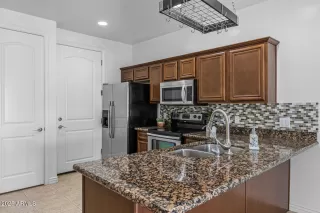 Photo #3: 6904560 Listing