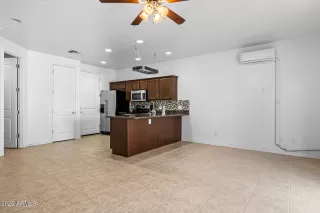 Photo #5: 6904560 Listing