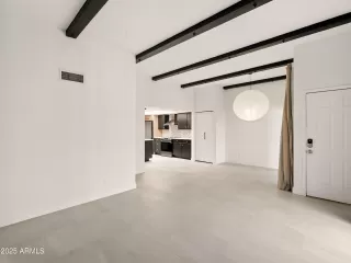 Photo #1: 6904652 Listing 