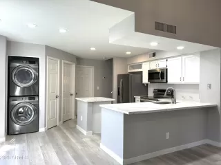 Photo #2: 6904900 Listing 