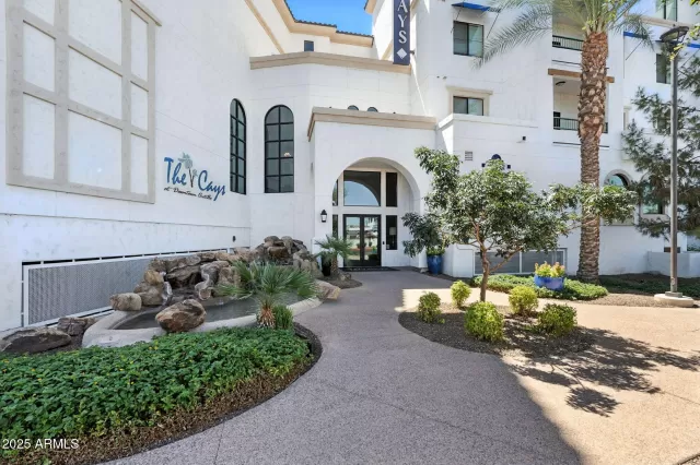 MLS: 6904927 Condo For Sale